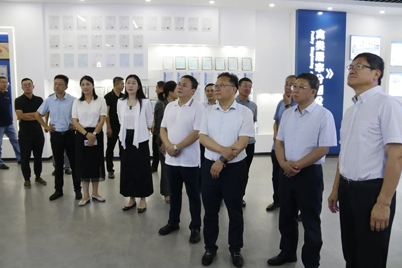 青島市政協副主席薄濤一行十余人蒞臨銳智智能考察調研 青島市政協副主席薄濤一行十余人蒞臨銳智智能考察調研